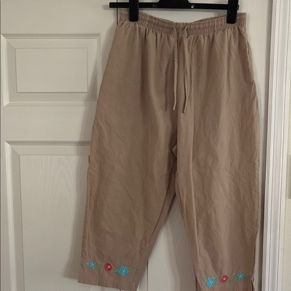 ❤️3 for $15!❤️ Embroidered Tan Cropped Pants, lightweight, elastic waist,